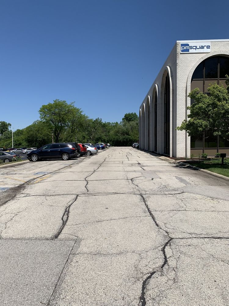 2100 Clearwater Dr, Oak Brook, IL 60523